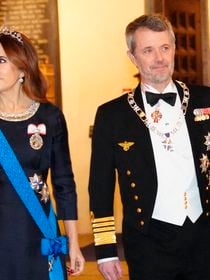 Mary de Danemark : élégante, elle porte un bijou chargé d'histoire lors d'une visite d'État importante