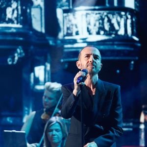 Calogero lors de l'enregistrement de l'émission "Serge Lama, le dernier rappel" présentée par F. Bollaert, diffusée le vendredi 21 novembre 2025 sur France 3 à 21h10, au théâtre Marigny à Paris, France, le 29 avril 2025. © Clovis-Moreau/Bestimage