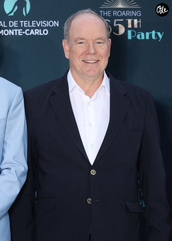 On a pu y apercevoir le Prince Albert II, 

Le prince Albert II de Monaco lors de la soirée du 65e anniversaire du Festival de télévision de Monte-Carlo au Monte-Carlo Bay, le 15 juin 2026.

© Denis Guignebourg / Bestimage
