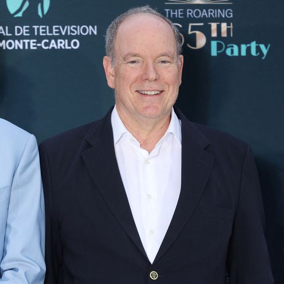 On a pu y apercevoir le Prince Albert II, 

Le prince Albert II de Monaco lors de la soirée du 65e anniversaire du Festival de télévision de Monte-Carlo au Monte-Carlo Bay, le 15 juin 2026.

© Denis Guignebourg / Bestimage