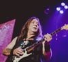 Le groupe More, avec lequel il avait également collaboré, a annoncé sa disparition et salué son influence dans le metal britannique.

Concert de Iron Maiden à l'AccorsHotels Arena à Paris le 5 juillet 2018
© Alexandre Fumeron / Bestimage