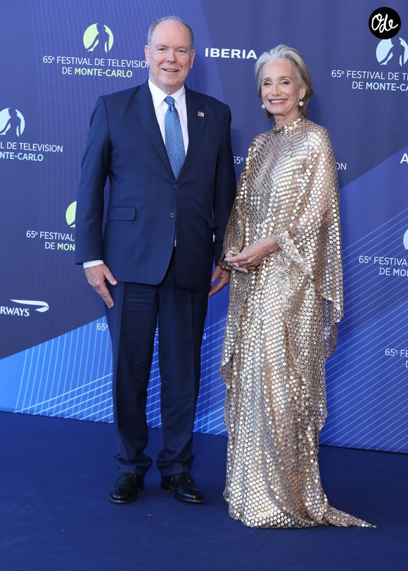 Le prince Albert II de Monaco et Dame Kristin Scott Thomas - Séance photo lors de la cérémonie d'ouverture de la 65e édition du Festival TV de Monte-Carlo, le 12 juin 2026
 © Denis Guignebourg / Bestimage