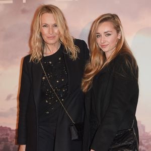 Estelle Lefébure avec sa fille Emma Smet à l'avant-première du film "Holy Lands" au cinéma UGC Normandie à Paris, France, le 4 décembre 2018. © Coadic Guirec/Bestimage