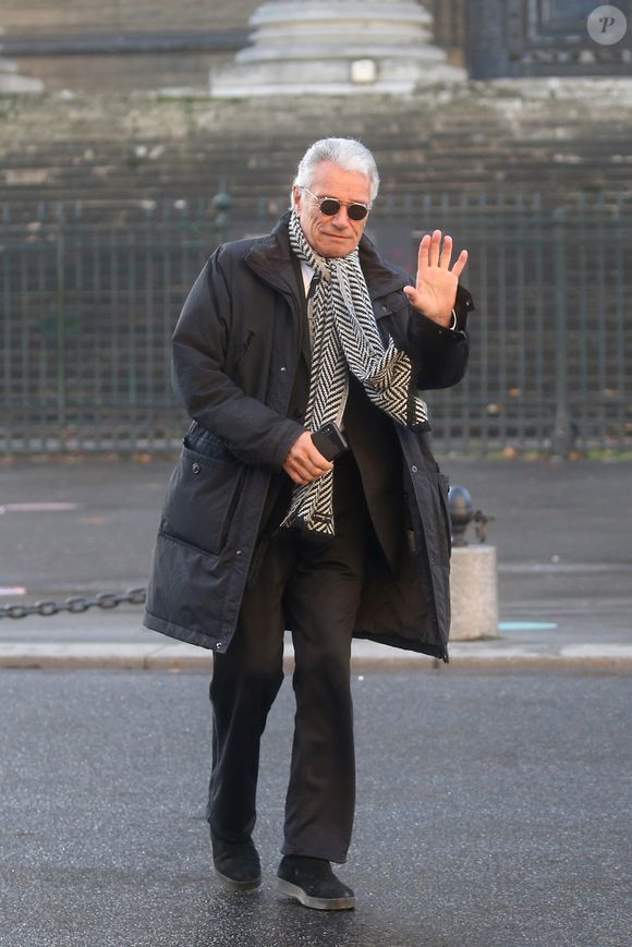 Jean-Marie Périer - Arrivées des personnalités en l'église de La Madeleine pour les obsèques de Johnny Hallyday à Paris. Le 9 décembre 2017 Agence / Bestimage