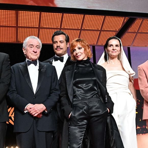 Robert De Niro, Laurent Lafitte, Mylene Farmer et Juliette Binoche, présidente du jury, sur scène lors de la cérémonie d'ouverture du 78e Festival de Cannes au Palais du Festival le 13 mai 2025 à Cannes, France. Photo by David Niviere/ABACAPRESS.COM