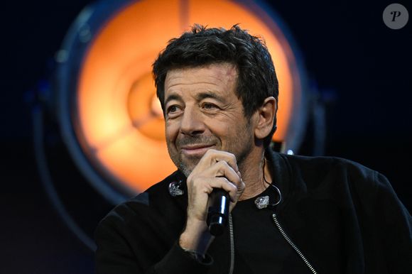 Elle comprend un lit King Size, un salon avec canapé et fauteuil, une TV grand écran et une salle de bain avec double vasque et douche à l’italienne.

Patrick Bruel est au Grand Palais pour un concert exclusif à l'occasion des 200 ans du Figaro à Paris le 15 janvier 2026. 

© Lionel Urman/Bestimage