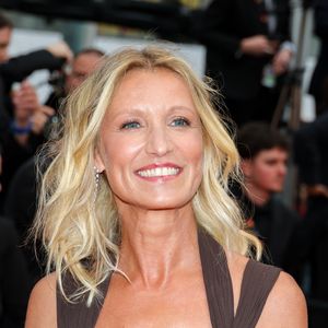 À 54 ans, Alexandra Lamy continue de séduire par son éclat naturel et son teint lumineux. 

Alexandra Lamy - Montée des marches du film « Le deuxième acte » pour la cérémonie d’ouverture du 77ème Festival International du Film de Cannes, au Palais des Festivals à Cannes.
© Jacovides-Moreau / Bestimage