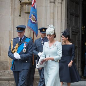 Le prince William, duc de Cambridge, Kate Catherine Middleton, duchesse de Cambridge, le prince Harry, duc de Sussex et Meghan Markle, duchesse de Sussex (habillée en Dior Haute Couture par Maria Grazia Chiuri) à la sortie de l'abbaye de Westminster pour le centenaire de la RAF à Londres. Le 10 juillet 2018 (Agence / Bestimage).