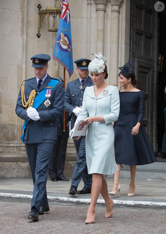 Le prince William, duc de Cambridge, Kate Catherine Middleton, duchesse de Cambridge, le prince Harry, duc de Sussex et Meghan Markle, duchesse de Sussex (habillée en Dior Haute Couture par Maria Grazia Chiuri) à la sortie de l'abbaye de Westminster pour le centenaire de la RAF à Londres. Le 10 juillet 2018 (Agence / Bestimage).