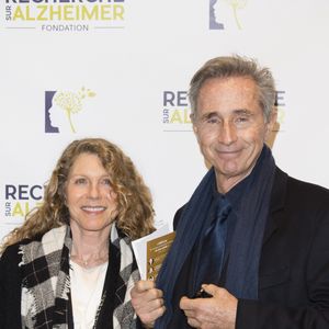 C'est elle qui apparait comme gérante du magasin de ski, celle qui refuse de faire un "prix d'ami" aux amis de Popeye joués par Josiane Balasko et Gérard Jugnot.

Thierry Lhermitte et sa femme Hélène - People au concert du 13ème Gala 2018 de l'Association pour la Recherche sur Alzheimer à la salle Pleyel à Paris le 12 février 2018. L'intégralité des bénéfices de cette soirée servira à financer la recherche sur la maladie d'Alzheimer. © Coadic Guirec-Pierre Perusseau/Bestimage