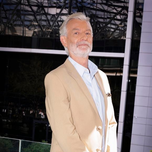 Gilles Verdez - Portraits des chroniqueurs lors de la nouvelle émission "Tout beau, tout n9uf" présentée par C. Hanouna sur W9 à Paris le 1er septembre 2025. © Jack Tribeca / Bestimage