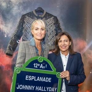 Exclusif - Laeticia Hallyday et Anne Hidalgo, Maire de Paris - Inauguration du "Johnny's Bar" à l'AccorHotels Arena Paris Bercy à Paris, à l'occasion du concert hommage à Johnny Hallyday. Le 14 septembre 2021
© Borde-Jacovides-Moreau / Bestimage