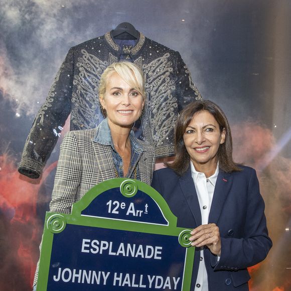 Exclusif - Laeticia Hallyday et Anne Hidalgo, Maire de Paris - Inauguration du "Johnny's Bar" à l'AccorHotels Arena Paris Bercy à Paris, à l'occasion du concert hommage à Johnny Hallyday. Le 14 septembre 2021
© Borde-Jacovides-Moreau / Bestimage
