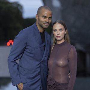 Tony Parker avec sa compagne Agathe Teyssier - Photocall du dîner "Prelude pour les JO" à la Fondation Vuitton à Paris, France, le 25 juillet 2024. © Olivier Borde/Bestimage