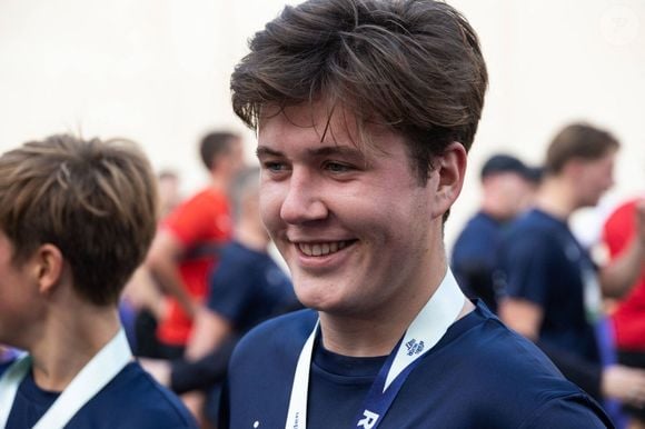 Le prince Christian de Danemark et sa petite amie se sont rencontrés au lycée. 

 La famille royale de Danelark participe à la Royal Run à Copenhague, le 9 juin 2025. Présentée comme le plus grand événement sportif amateur royal au monde et instaurée par le souverain en 2018, elle a rassemblé cette année, 97 500 coureurs.
© DPPI / PsnewZ / Bestimage