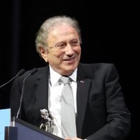 Michel Drucker perd soudainement l'équilibre lors du Festival de Monte-Carlo