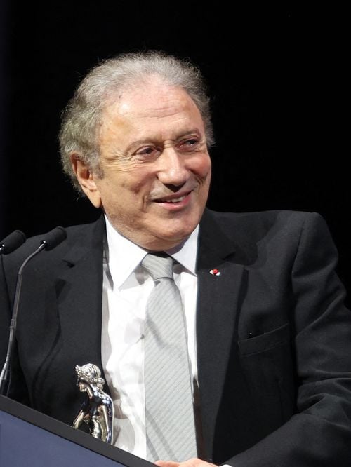 Michel Drucker perd soudainement l'équilibre lors du Festival de Monte-Carlo