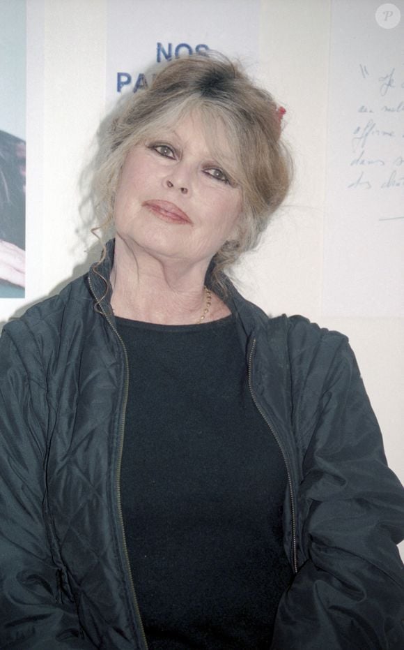 Archives - Brigitte Bardot pour le Noel des animaux à la porte d'Auteuil à Paris. Photo by Potin/APS-MEDIAS/ABACAPRESS.COM