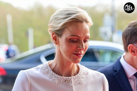 Le président Emmanuel Macron et sa femme la Première Dame Brigitte Macron accueillent le prince Albert II de Monaco et la princesse Charlène de Monaco à leur arrivée pour la réunion 'Aux racines de l'Europe: pour la paix et l'unité' au centre de conférences Robert Schuman à Metz, France, le 28 septembre 2026, dernier jour de la visite du pape en France. © Romain Doucelin/Bestimage