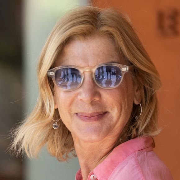 Michèle Laroque au village lors des Internationaux de France de Tennis de Roland Garros 2025. Paris, le 30 mai 2025. 
© Moreau / Jacovides / Bestimage