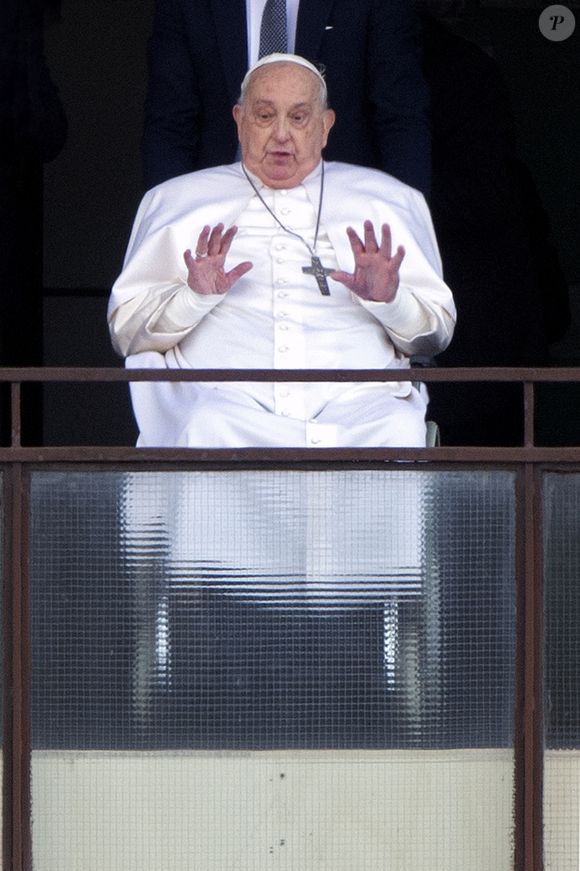 Le pape François s'exprime pour la première fois en public depuis l'hôpital de Gemelli à Rome, le 23 mars 2025. Zuma Press/Bestimage