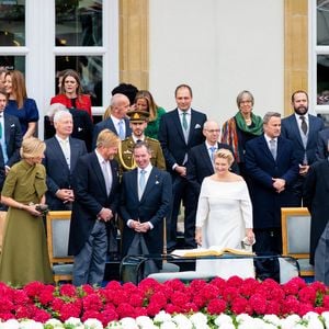 Le Grand-Duc Guillaume, le nouveau Grand-Duc de Luxembourg, la Grande-Duchesse Stéphanie, le Prince Charles, le Prince Louis, le Grand-Duc Henri, la Grande-Duchesse Maria Teresa, le Prince Félix, la Princesse Claire, la Princesse Alexandra, Mr. Nicolas Bagory, le Prince Louis, le Prince Sébastien, le Roi Willem-Alexander, la Reine Maxima, la Princesse Amalia, le Roi Philippe, Filip de Belgique, la Reine Mathilde, la Princesse Elisabeth à l'Hôtel de Ville de Luxembourg, lors de l'abdication du Grand-Duc Henri et de l'avènement de son fils le Grand-Duc héréditaire Guillaume. Le 3 octobre 2025. Photo by Mischa Schoemaker/ABACAPRESS.COM