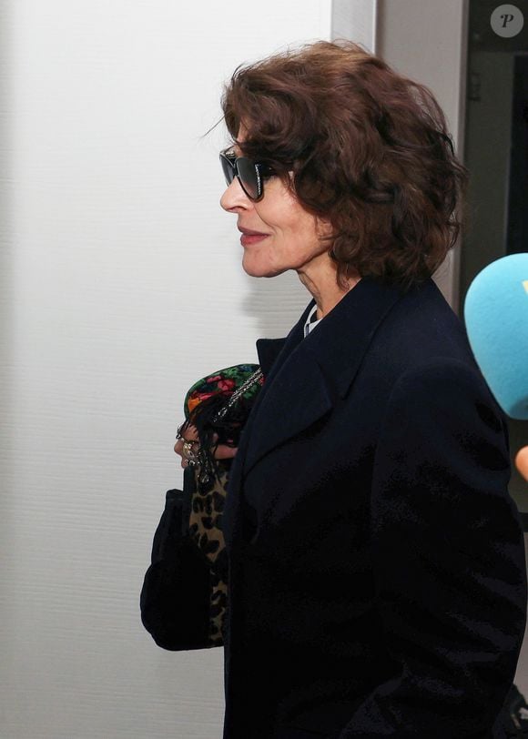 Fanny Ardant au procès de Gérard Depardieu pour agressions sexuelles sur deux femmes lors d'un tournage de film en 2021, au tribunal correctionnel de Paris le 26 mars 2025.

© Denis Guignebourg / Bestimage