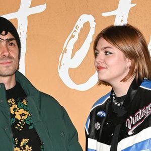 Florian Rossi et sa compagne Louane Emera - Avant-première du film "Cet été-là" au cinéma Pathé Wepler à Paris le 3 janvier 2022. © Coadic Guirec/Bestimage