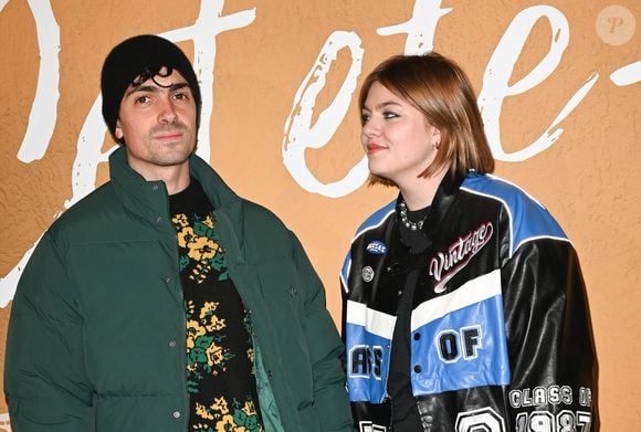 Florian Rossi et sa compagne Louane Emera - Avant-première du film "Cet été-là" au cinéma Pathé Wepler à Paris le 3 janvier 2022. © Coadic Guirec/Bestimage