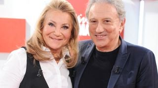 A bientôt 80 ans, Sheila se lance dans une nouvelle aventure et en livre les détails à son ami de longue date
