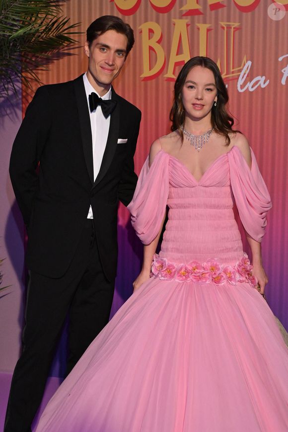 De quoi voler la vedette aux membres de la famille princière de Monaco.

Alexandra de Hanovre et son compagnon Ben Sylvester Strautmann durant la 69ème édition du Bal de la Rose, à Monaco, le 29 mars 2025.

Photo :  Bruno Bebert / Pool Monaco / Bestimage