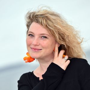 Durant près de dix ans, Cécile Bois a été Candice Renoir

Cécile Bois, actrice française - Photocall au MIP TV 2016 afin de présenter "Candice Renoir". Le à Cannes. 
© Bruno Bebert / Bestimage