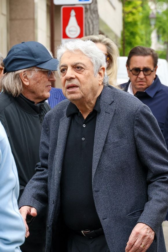 Exclusif - Alexandre Arcady et Enrico Macias - Obsèques du producteur François Bennaceur (Ben Naceur) au cimetière ancien de Neuilly-sur-Seine, France, le 13 mai 2024. © AGENCE / BESTIMAGE