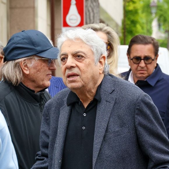 Exclusif - Alexandre Arcady et Enrico Macias - Obsèques du producteur François Bennaceur (Ben Naceur) au cimetière ancien de Neuilly-sur-Seine, France, le 13 mai 2024. © AGENCE / BESTIMAGE