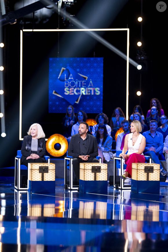 Exclusif - Exclusif - Kamel Ouali, Michele Torr et Lorie (Laure Pester) lors de l'enregistrement de l'émission "La Boîte à secrets", présentée par F.Bollaert et diffusée le 3 octobre 2025 sur France 3, dans les studios du Lendit à Saint-Denis, Seine Saint-Denis, France, le 9 septembre 2025. © Pierre Perusseau/Bestimage