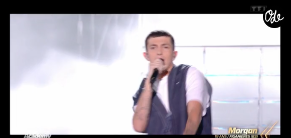 Passionné de musique, il a même transformé sa chambre en studio d’enregistrement pour composer ses chansons.

Capture Star Academy - TF1