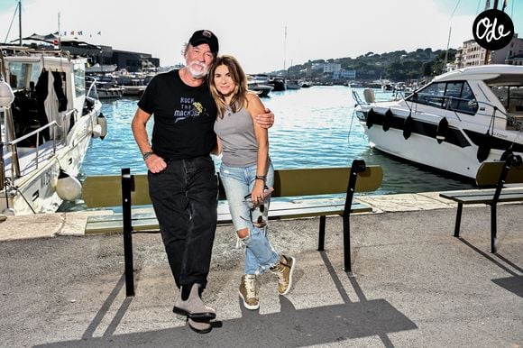 D’origine grecque, sa compagne est réalisatrice, comédienne et chanteuse.

Olivier Marchal et sa compagne Despina Athanassisadis pour l'inauguration du Banc d'Olivier Marchal durant le 1er Festival du Film Français Cassis - Plans Séquences à Cassis, le 16 octobre 2026.

© Bruno Bebert/Bestimage