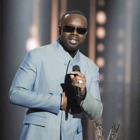 Maitre Gims célèbre après avoir reçu le prix de l'artiste masculin de l'année lors de la 40ème édition des Victoires de la Musique à La Seine Musicale le 14 février 2025 à Boulogne-Billancourt, France. Photo by David NIVIERE/ABACAPRESS.COM