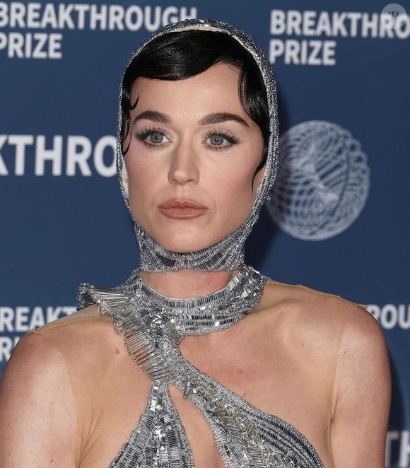 La raison ? Elle vient de se séparer de son compagnon, Orlando Bloom.

Katy Perry à la la 11e cérémonie annuelle de remise des prix Breakthrough à Santa Monica, le 5 avril 2025.

Photo : Backgrid USA / Bestimage