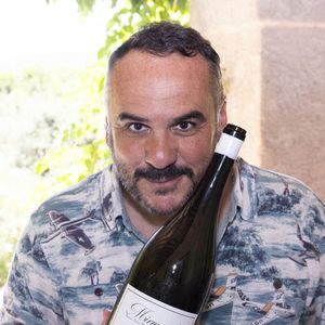 Là-bas, il est notamment devenu vigneron, puisqu'il est propriétaire, avec son ami Dominique Laporte (élu meilleur sommelier d'Europe en 2004), du domaine de Mirmanda, dans le terroir de Vingrau. 

Exclusif - François-Xavier Demaison présentant le vin de sa vigne - Déjeuner chez Jacqueline Franjou avant le spectacle de S.Sarroche lors du 40ème Festival de Ramatuelle. Le 9 août 2024 © Cyril Bruneau / Festival de Ramatuelle / Bestimage