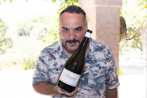 Là-bas, il est notamment devenu vigneron, puisqu'il est propriétaire, avec son ami Dominique Laporte (élu meilleur sommelier d'Europe en 2004), du domaine de Mirmanda, dans le terroir de Vingrau. 

Exclusif - François-Xavier Demaison présentant le vin de sa vigne - Déjeuner chez Jacqueline Franjou avant le spectacle de S.Sarroche lors du 40ème Festival de Ramatuelle. Le 9 août 2024 © Cyril Bruneau / Festival de Ramatuelle / Bestimage