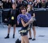 Au delà de son look, l'artiste, aussi connue sous le nom "Lalisa", s'est distinguée par un choix beauté audacieux sur le bout de ses doigts.

Lisa au défilé Louis Vuitton "Collection Femme Prêt-à-Porter Printemps/Eté 2026" lors de la Fashion Week de Paris, le 6 octobre 2026.

 © Florian Lavielle / Bestimage