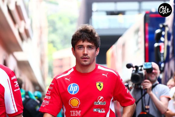 Si l’enjeu est important, Charles Leclerc est tout de même parvenu à trouver des moments pour se détendre et aborder cette 83e édition de cette célèbre compétition avec davantage de légèreté.

LECLERC Charles (mco), Scuderia Ferrari SF-26, portrait lors du Grand Prix de Formule 1 de Monaco 2026, 6ème manche du Championnat du Monde de Formule 1 2026 du 5 au 7 juin 2026 sur le Circuit de Monaco, à Monte-Carlo, Monaco - © DPPI / PsnewZ / Bestimage