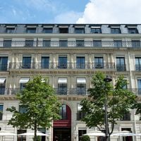 Au 42, avenue Gabriel à Paris, Michel Reybier, fondateur du groupe Aoste, a investi dans un hôtel 5 étoiles où les personnalités sont reçues comme à la maison