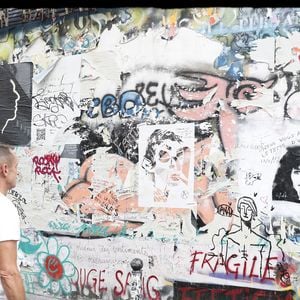 Illustration lors de l'inauguration de la Maison Gainsbourg, rue de Verneuil à Paris le 14 septembre 2023. La maison ouvrira ses portes au public à partir du 20 septembre 2023.


© Alain Guizard / Bestimage