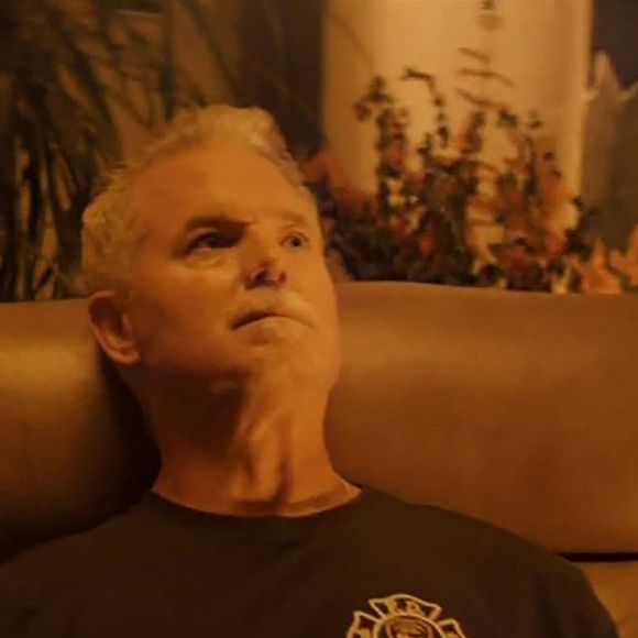 Il laisse derrière lui ses deux filles, Billie Beatrice et Georgia Geraldine.

Eric Dane joue le rôle d'un pompier héroïque luttant contre la SLA dans Brilliant Minds.  Photo par Backgrid UK/ Bestimage