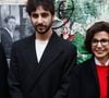 Les visiteurs peuvent ensuite découvrir le musée, qui rassemble environ 400 œuvres emblématiques, avant de poursuivre la soirée au Gainsbarre, inspiré de l’univers des anciens bars et cabarets fréquentés par Serge Gainsbourg.

Ben Attal, Rachida Dati (ministre de la culture), Charlotte Gainsbourg lors de la cérémonie de dévoilement de la plaque "Maison des Illustres" de la Maison Gainsbourg à Paris, France, le 2 avril 2024. © Christophe Clovis/Bestimage