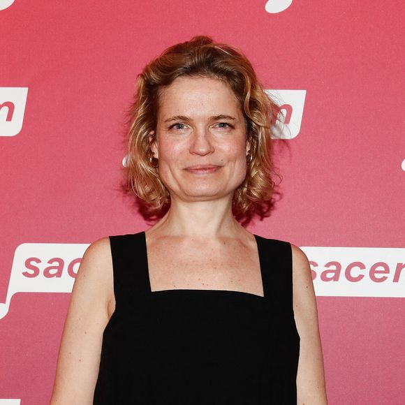 Sarah Biasini triomphe actuellement au Théâtre de Paris avec la pièce L’Amant.

Exclusif - Sarah Biasini (fille de Romy Schneider) - Photocall de la soirée en hommage à Jean-Loup Dabadie à la SACEM à Neuilly-sur-Seine. © Christophe Clovis / Bestimage
