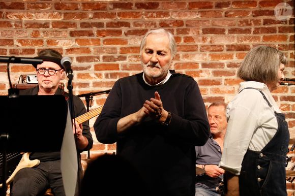 Exclusif - Jean-Jacques Debout - Dernier tour de chant de Jean-Jacques Debout au club "Le Bal Blomet " à Paris le 22 mars 2025. Jean-Jacques Debout, qui nous a écrit de si belles chansons, interpète un mélange de ses anciens succès de et de nouvelles compostions "Au Revoir Mais Pas Adieu", dont une consacrée au Bal Blomet. © Christophe Clovis/Bestimage