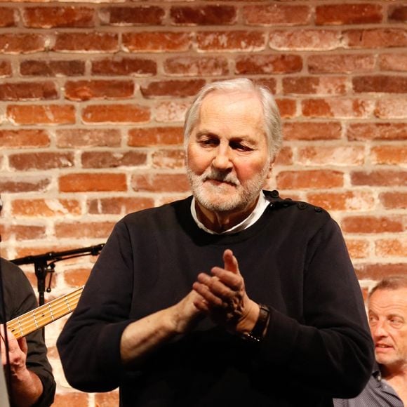 Exclusif - Jean-Jacques Debout - Dernier tour de chant de Jean-Jacques Debout au club "Le Bal Blomet " à Paris le 22 mars 2025. Jean-Jacques Debout, qui nous a écrit de si belles chansons, interpète un mélange de ses anciens succès de et de nouvelles compostions "Au Revoir Mais Pas Adieu", dont une consacrée au Bal Blomet. © Christophe Clovis/Bestimage